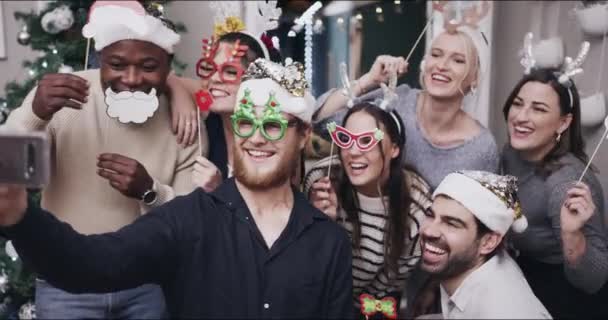 Vänner Grupp Och Selfie Julfest För Julfirande Festlig Semester Eller — Stockvideo