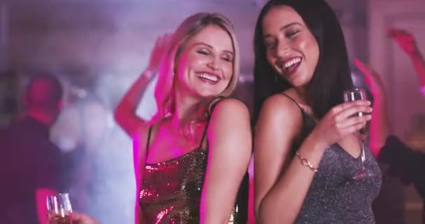 Baile Discoteca Mujeres Con Alcohol Para Fiesta Víspera Año Nuevo — Vídeo de stock