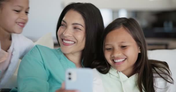 Moeder Kinderen Selfie Huis Voor Broers Zussen Liefde Binding Social — Stockvideo