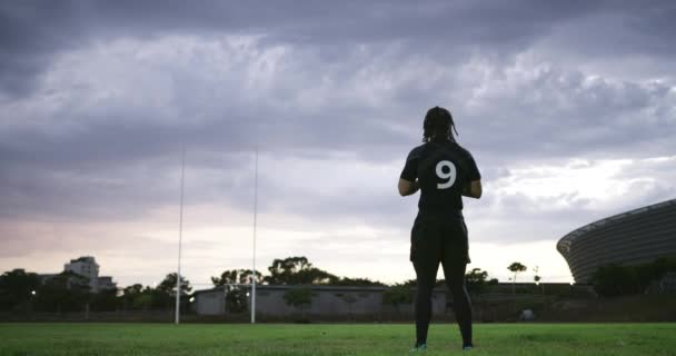 Man Back Field Rugby Ball Sports Vision Training Workout Sky — Stock Video