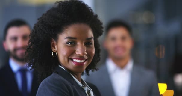 Tvář Šťastná Černá Žena Podnikání Firemní Kancelář Pracoviště Noci Portrét — Stock video