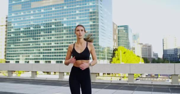 Cidade Corrida Mulher Para Treinamento Treino Fitness Respirando Com Energia — Vídeo de Stock