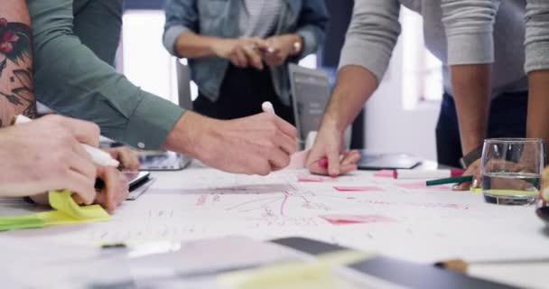 Manos Empresarios Lluvia Ideas Creación Equipos Planificación Discusión Sobre Mesa — Vídeo de stock