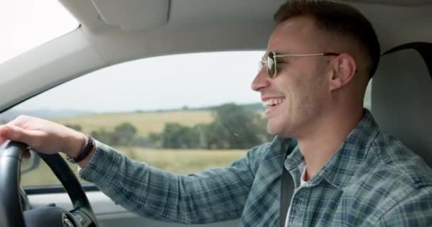 Szczęśliwy Człowiek Samochód Jazdy Wycieczkę Podróże Lub Odkryty Przygoda Wsi — Wideo stockowe