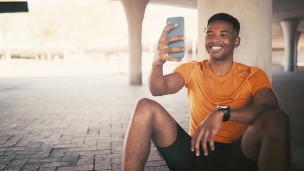 Černoch Selfie Úsměv Cvičení Zdraví Wellness Sportovním Vlivem Venku Sociální — Stock video