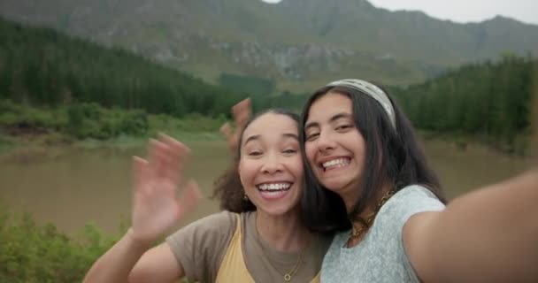 Mujer Feliz Amigos Selfie Naturaleza Para Las Redes Sociales Imagen — Vídeos de Stock