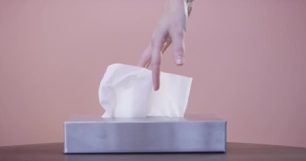 Tkáň Krabice Ruka Osoby Studiu Měkkým Toaletním Výrobkem Pro Zotavení — Stock video