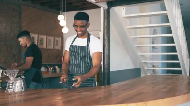 Cafenea Oameni Proprietar Afaceri Tabletă Pentru Vânzări Restaurante Management Online — Videoclip de stoc