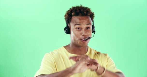 Happy Man Talk Headset Pour Call Center Sur Greenscreen Studio — Video