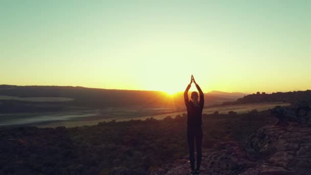 Puesta Del Sol Naturaleza Silueta Del Yoga Persona Meditan Para — Vídeo de stock