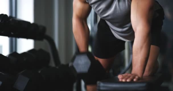 Hantle Rząd Fitness Ćwiczenia Siły Ramienia Człowieka Wzrost Mięśni Lub — Wideo stockowe