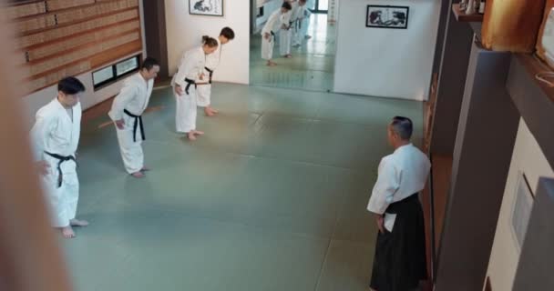 Asiatische Mann Sensei Und Verbeugung Dojo Klasse Für Respekt Gruß — Stockvideo