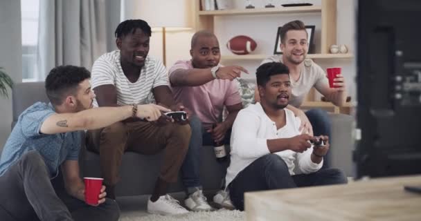 Jugar Videojuegos Amigos Celebración Ganar Deportes Chocar Los Cinco Para — Vídeos de Stock
