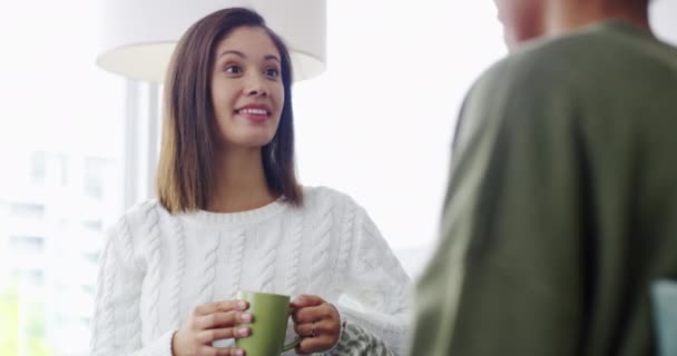 Kawa Rozmowa Koleżanki Salonie Nawiązują Więź Śmieją Się Rozmawiają Sobą — Wideo stockowe