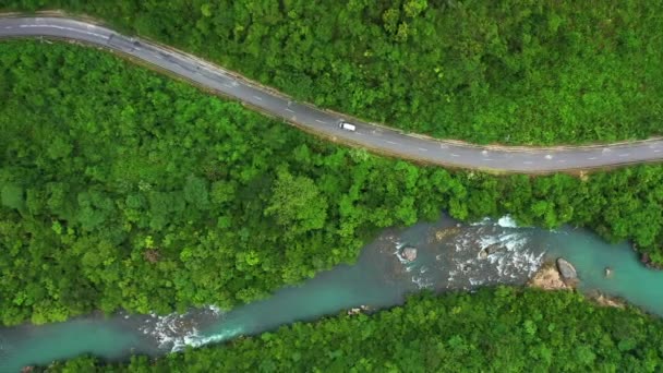 Drone Auto Cestovat Silnicí Lese Pro Životní Prostředí Krajiny Divočiny — Stock video