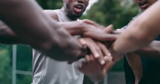 Teamkollegen Basketballer Und Hände Stapeln Sich Auf Dem Platz Kuscheln — Stockvideo
