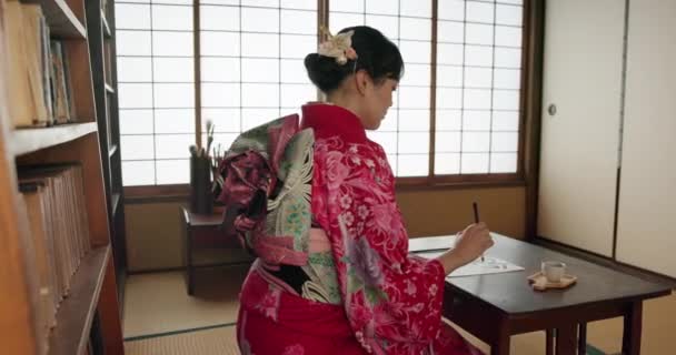 Mujer Japonesa Tinta Caligrafía Para Escribir Poesía Creatividad Arte Con — Vídeo de stock