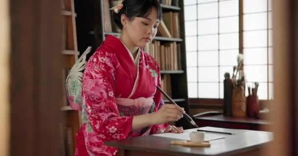 Mujer Japonesa Pluma Caligrafía Para Escribir Poesía Creatividad Arte Con — Vídeo de stock