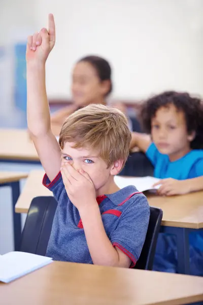 Ung Pojke Klassrum Och Hand Upp För Dålig Lukt Lukt — Stockfoto