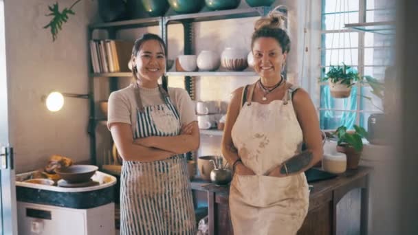 Pottery Týmová Práce Tvář Žen Obchodě Pro Malé Podniky Keramické — Stock video