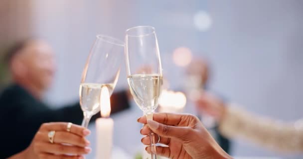 Mani Bicchieri Champagne Brindare Gala Festa Incontro Sociale Con Bevande — Video Stock