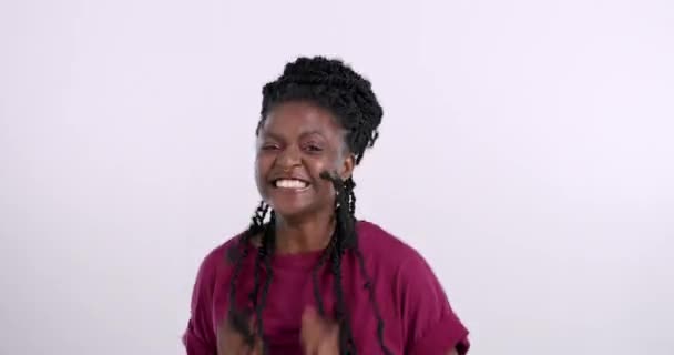 Жінка Енергія Стрибки Святкуванні Обличчя Щастя Студії Рожевим Фоном Чорна — стокове відео