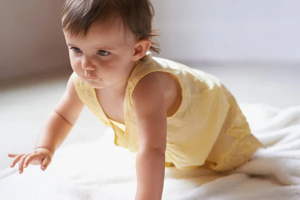 Baby Crawling Playing Floor Child Development Infant Growth Happy Coordination — Stock Photo, Image