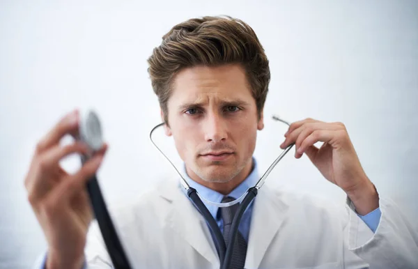 Stethoskop Seriöses Porträt Eines Arztes Zur Ärztlichen Beratung Krankenhaus Zweifel — Stockfoto