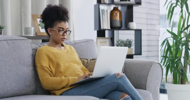 Woman Typing Glasses Laptop Thinking Online Research Reading Screen Eyewear — Stock Video