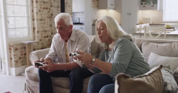 Couple Maison Les Personnes Âgées Perdre Dans Compétition Jeux Vidéo — Video
