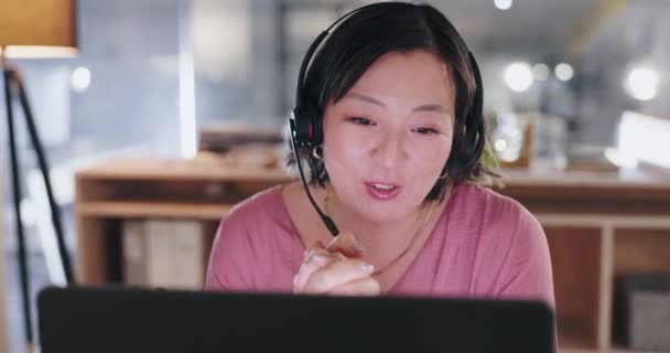 Kadını Video Çağrı Merkezi Müşteri Hizmetleri Için Iletişim Destek Gece — Stok video