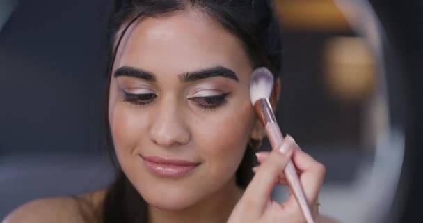Maquillage Beauté Femme Dans Salon Pour Streaming Tournage Vidéo Tutoriel — Video