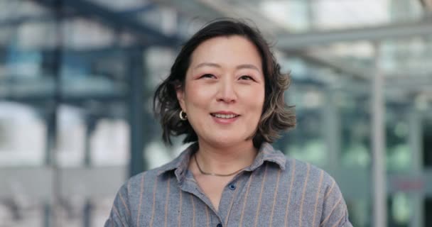 Gezicht Stad Vrouw Met Bedrijf Glimlach Japan Met Venster Werknemer — Stockvideo