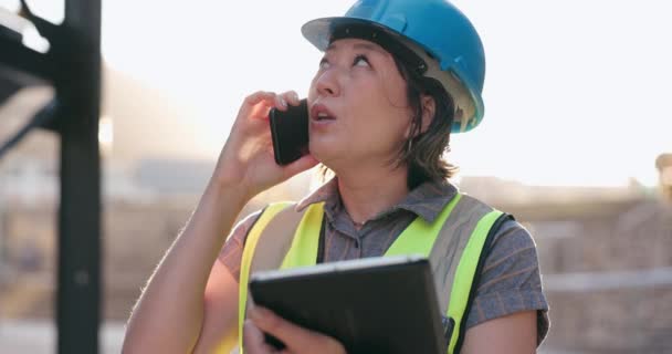 Kobieta Telefon Tablet Pracownik Budowlany Inspekcja Placu Budowy Zarządzania Projektami — Wideo stockowe