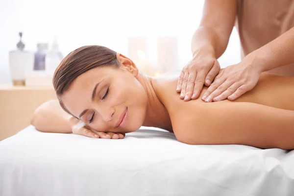 Woman Hands Masseuse Back Massage Spa Aromatherapy Healing Wellness Calm — Stock Photo, Image
