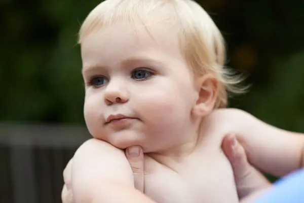 Bebé Cara Madre Aire Libre Para Desarrollo Con Juego Curiosidad —  Fotos de Stock