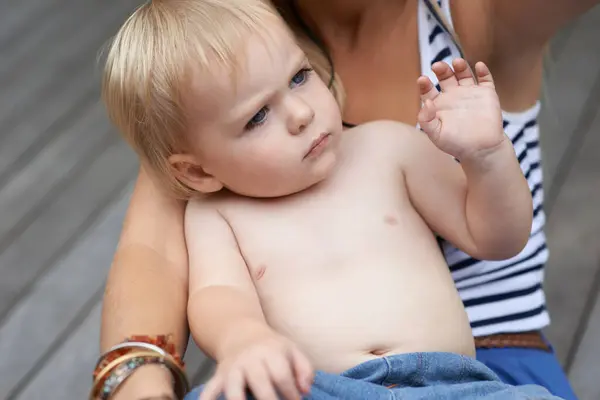 Bebé Cara Madre Aire Libre Para Desarrollo Con Amor Curiosidad —  Fotos de Stock