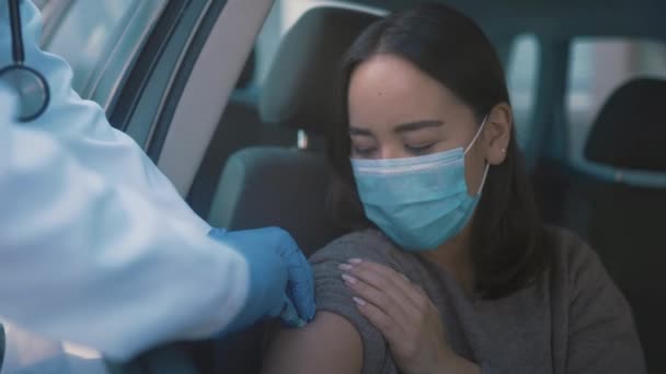 Condutor Carro Enfermeiro Com Injeção Vacina Tratamento Vírus Serviços Saúde — Vídeo de Stock