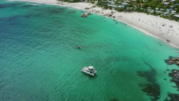Drone Oceán Loď Pláži Pro Cestování Kapském Městě Kameny Korálový — Stock video