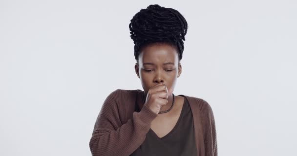 Malade Toux Visage Femme Noire Sur Fond Blanc Pour Infection — Video
