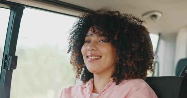 Kadın Araba Yolculuğu Açık Hava Macerası Kırsal Alan Pencere Manzarası — Stok video