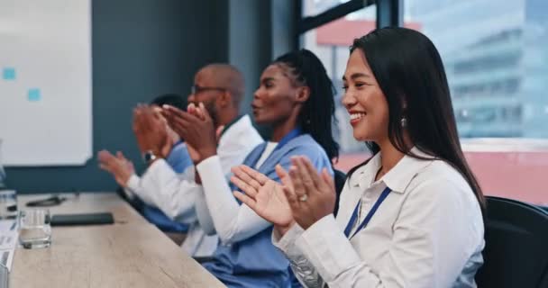 Perawatan Kesehatan Tepuk Tangan Dan Dokter Dalam Pertemuan Dengan Ucapan — Stok Video