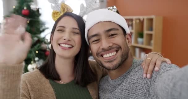 Feliz Casal Vídeo Chamada Casa Natal Com Redes Sociais Conversa — Vídeo de Stock