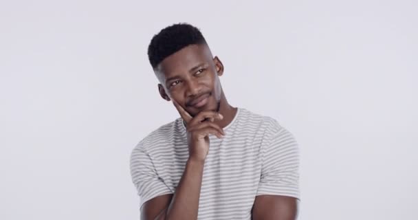 Hombre Negro Feliz Pensando Las Ideas Estudio Para Planificación Visión — Vídeos de Stock