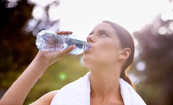 Nature Fitness Woman Drinking Water Running Towel Exercise Resting Break — Stock Photo, Image