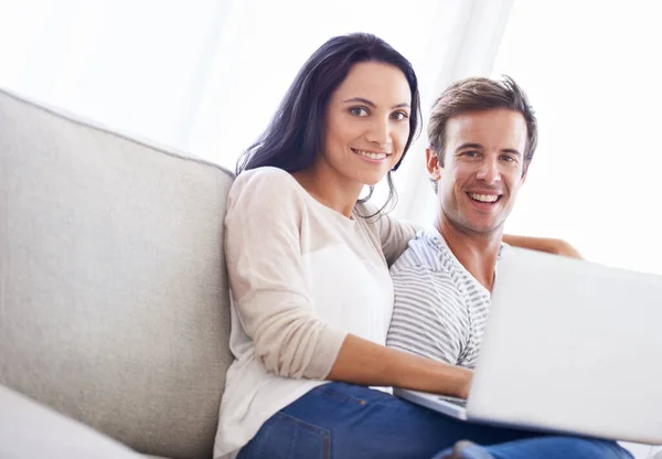 Couple Laptop Portrait Sofa Care Living Room Wellness Marriage Bonding — Stock Photo, Image