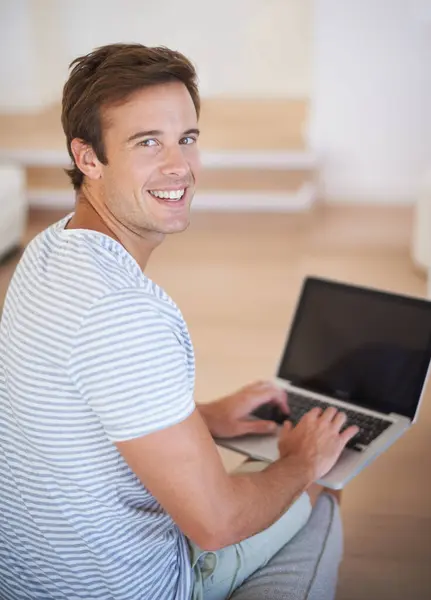 Man Portret Laptop Thuis Voor Werk Afstand Als Copywriter Voor — Stockfoto