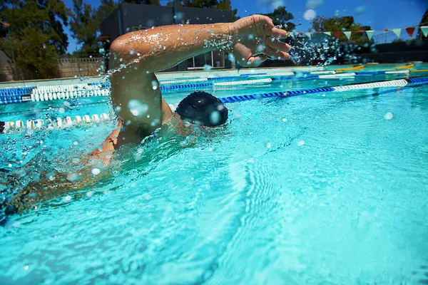 Verão Esporte Atleta Nadando Piscina Para Competição Corrida Treinamento Cardio — Fotografia de Stock