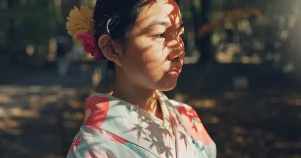 Gesicht Denken Oder Asiatische Frau Der Natur Für Die Reise — Stockfoto