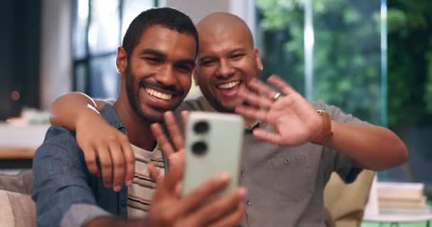 Hjem Homoseksuelle Par Video Opkald Med Bølge Smil Kærlighed Med – Stock-video